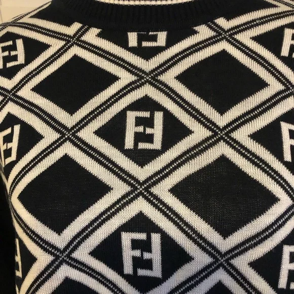 Vintage 1994 Fendi sweater in black and white - Picture 5 of 12